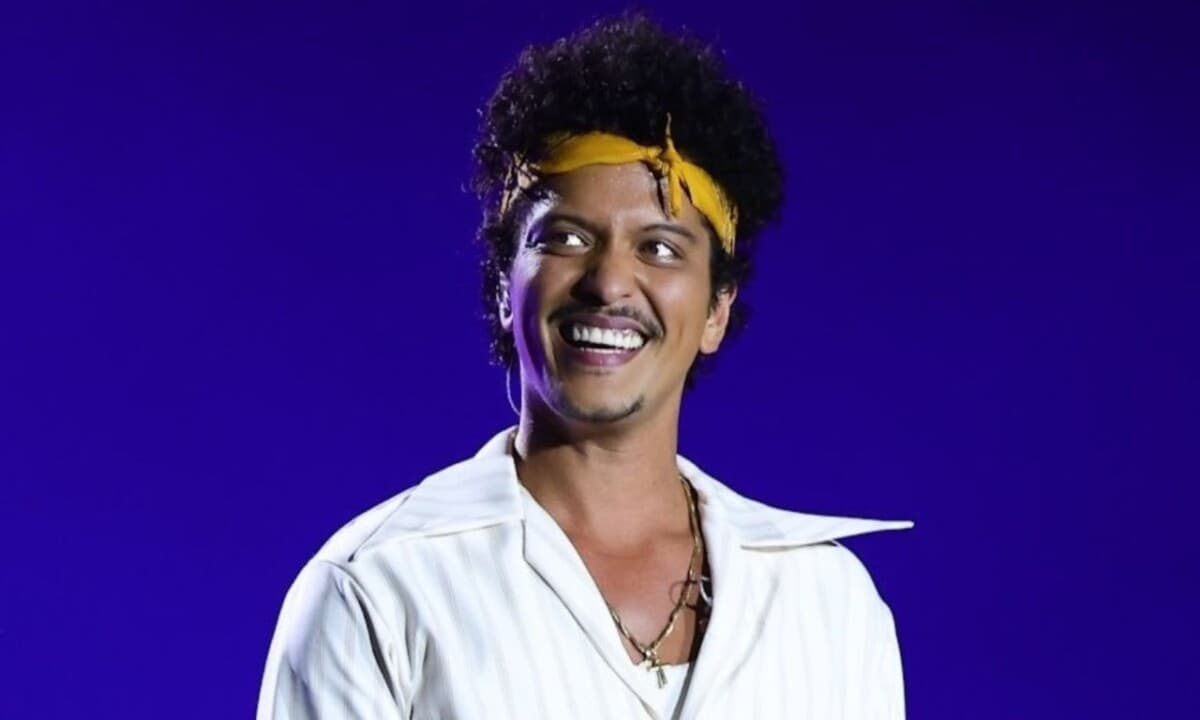 American pop singer Bruno Mars broke the record for the most streams on Spotify.