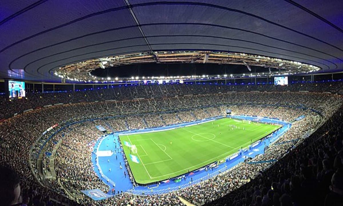 This stadium located in Saint-Denis in France is the main stadium of the country, opened in 1998 where it has the capacity to accommodate 81,338 people sitting comfortably.