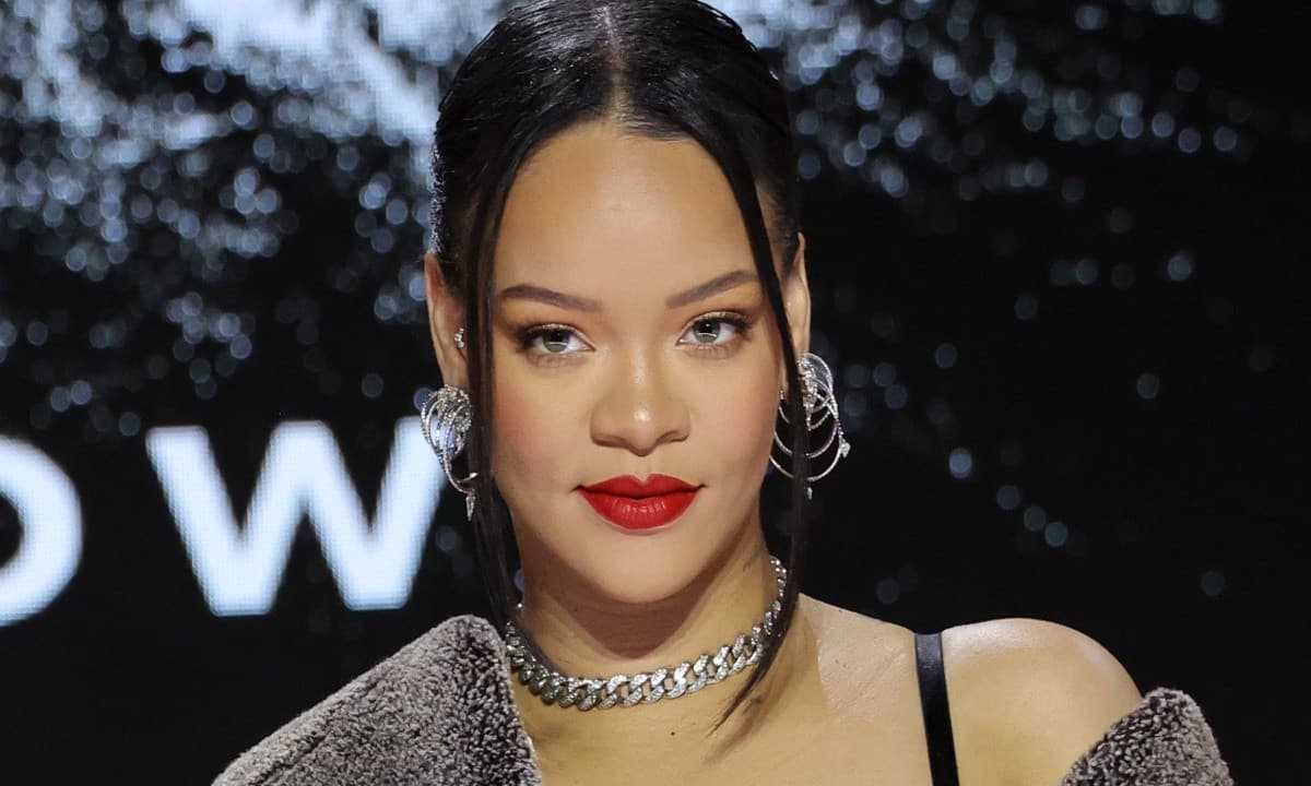 The singer Rihanna, who is not allowed to vote in the presidential elections of the United States, asked her fans to vote carefully.